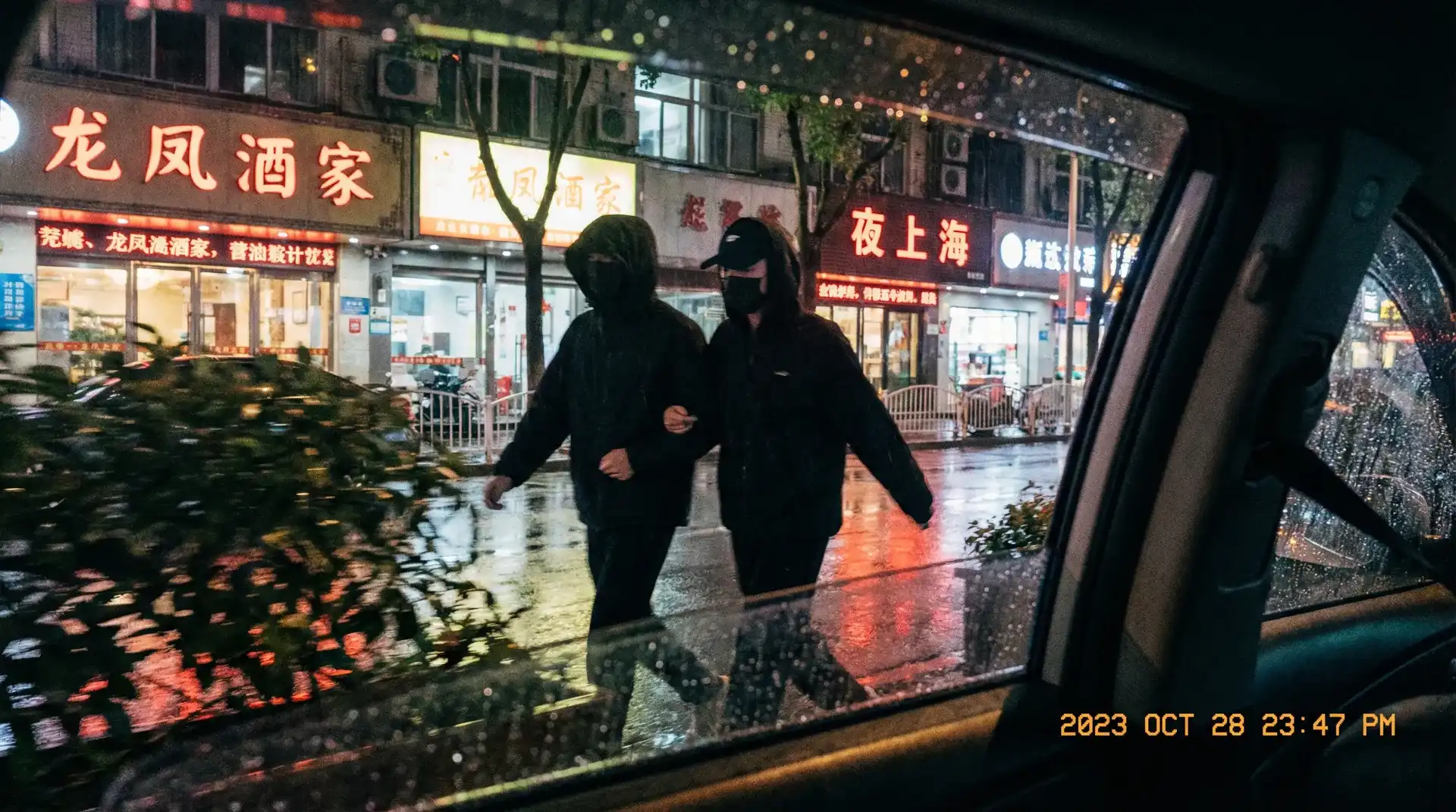 每日吃瓜 - 持续更新推荐，发现更多相关内容 - 顶流明星深夜密会现场抓拍照片